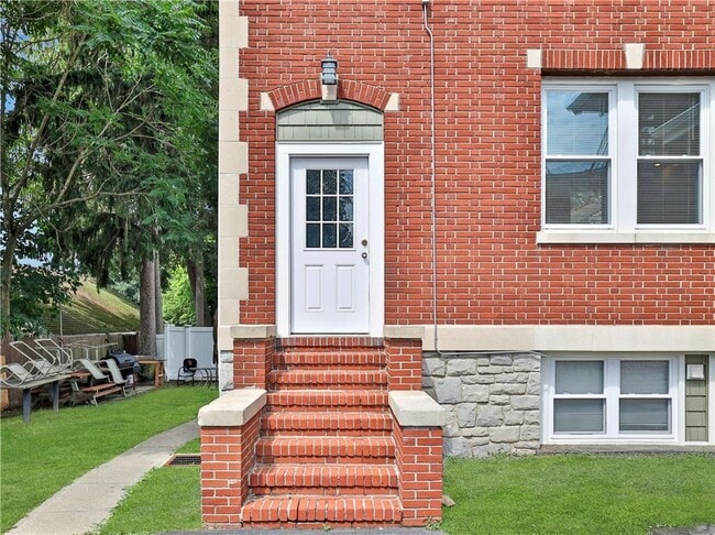 Building Photo - 12 Lincoln Pl