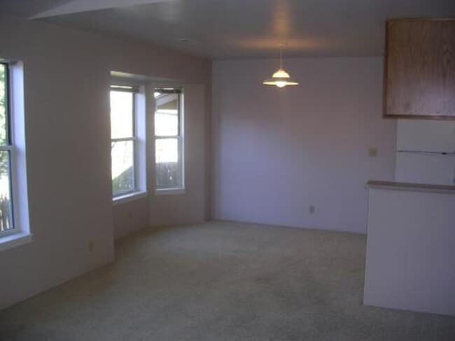 Building Photo - 477 Scenic Dr