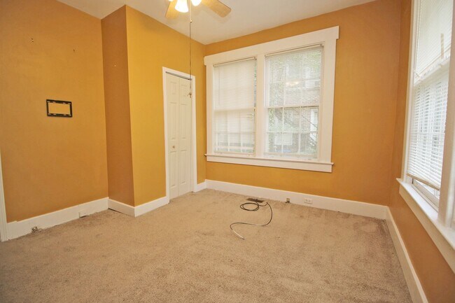 Building Photo - PRE-LEASE for July 2026 - 5 Bedroom, 2.5 B...