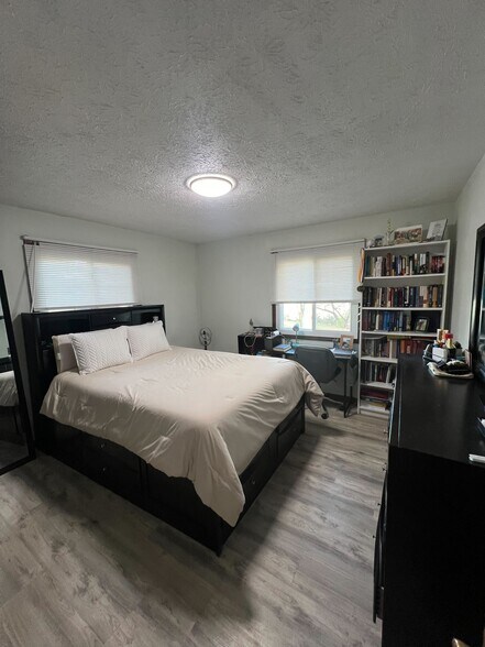 Building Photo - 5134 E Bluffview Dr