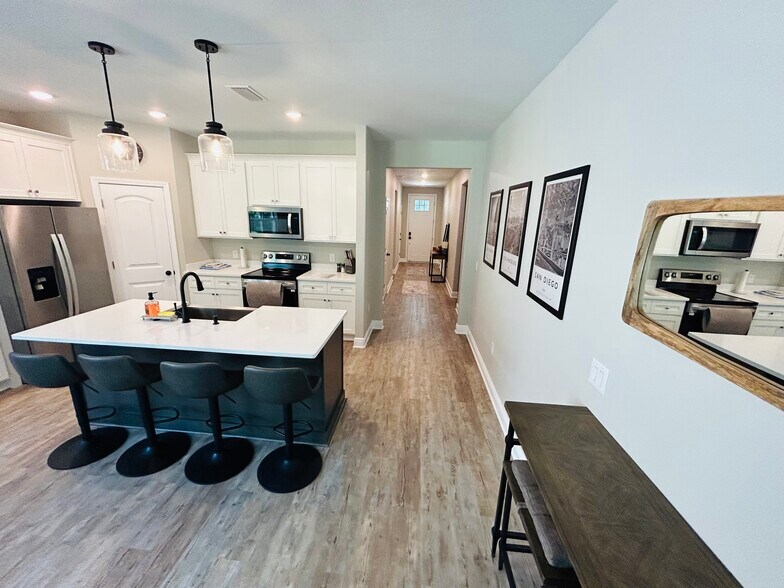 Building Photo - 5991 Born Dr