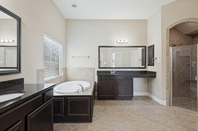 Building Photo - 594 Louder Way