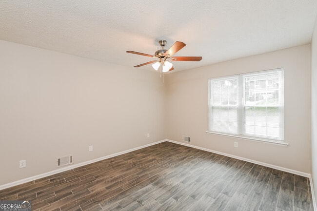 Building Photo - 5616 Hammond Dr NW