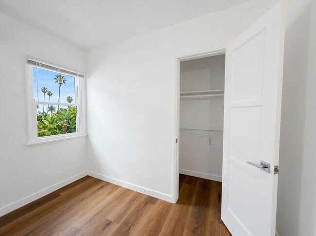 Building Photo - 9132 Crenshaw Blvd