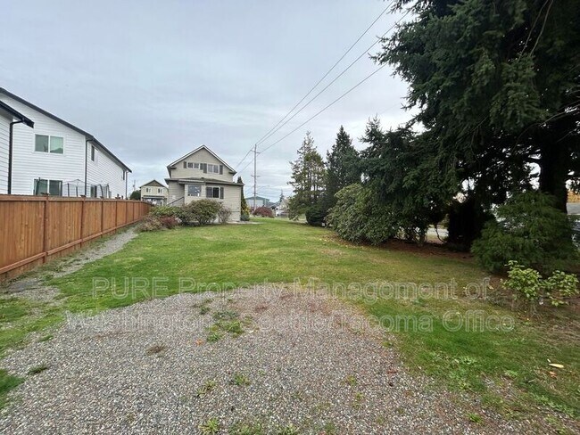 Building Photo - 3832 S Cushman Ave