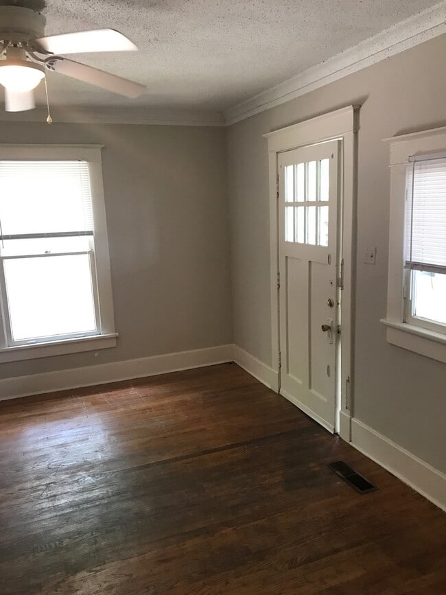 Building Photo - 4 Bed, 2 Bath Near UOM