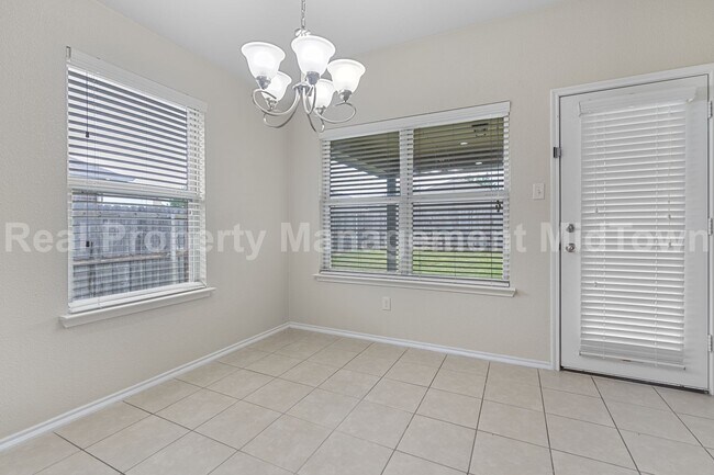 Building Photo - 2035 Karsen Ln