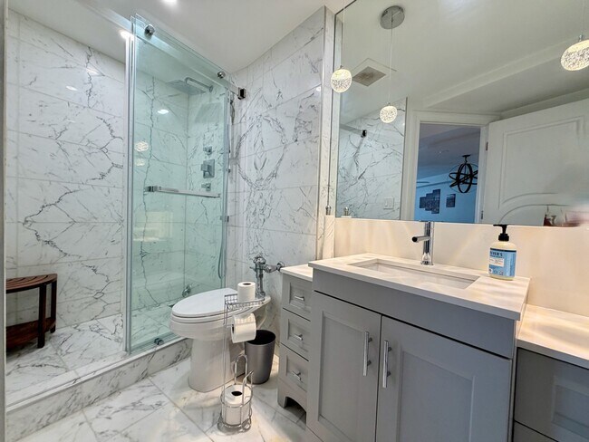 Building Photo - 300 N State St