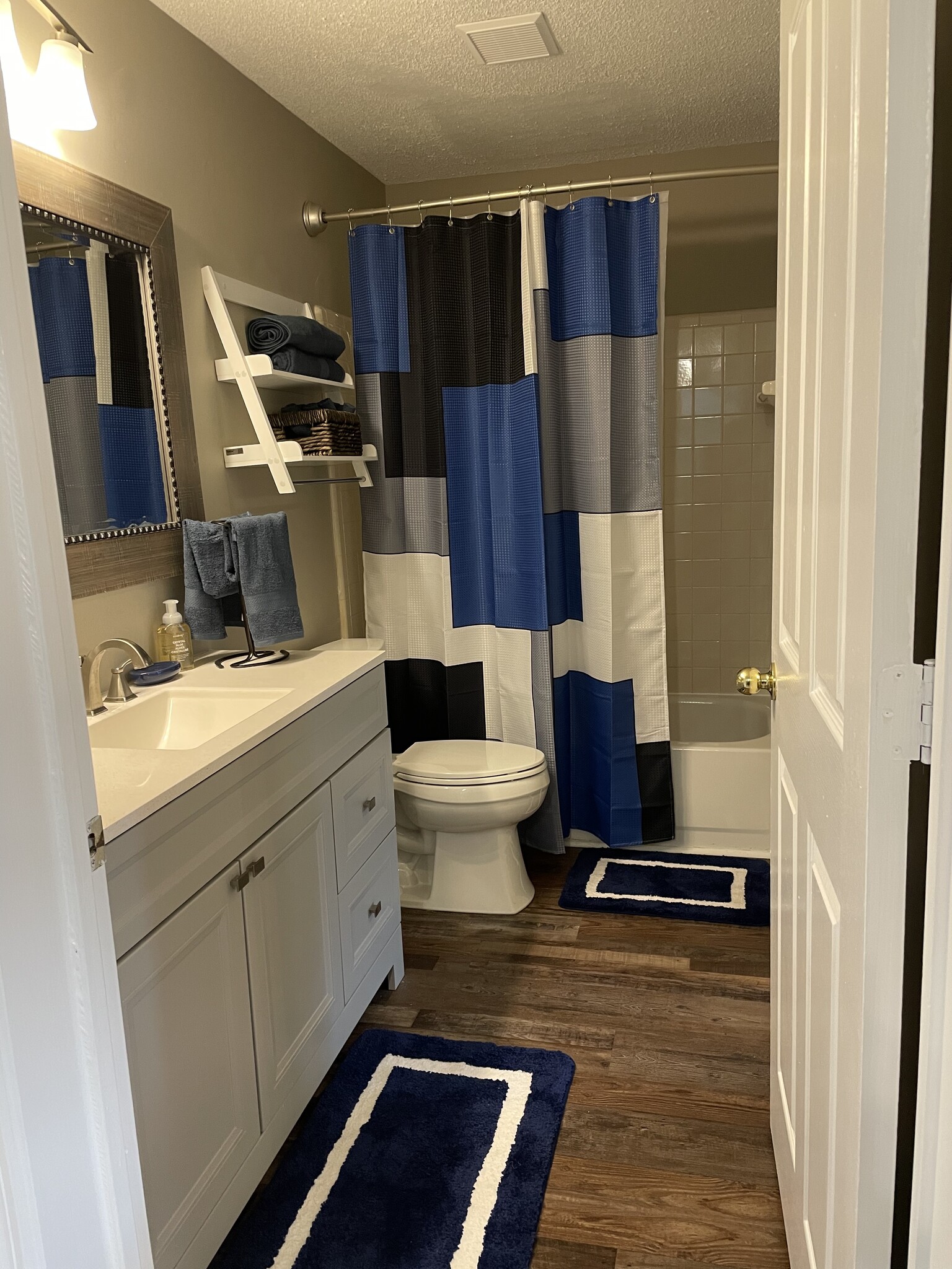 1st Bathroom - 900 Taylor St