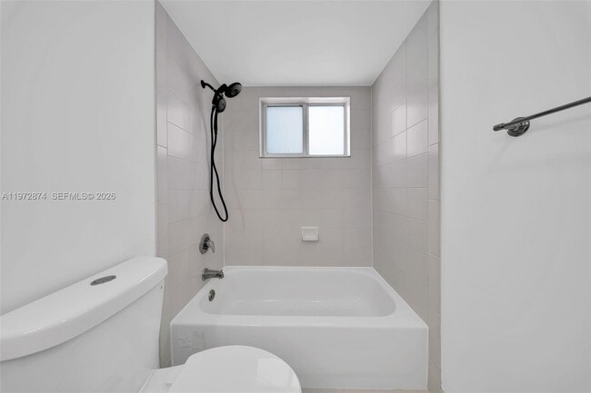 Building Photo - 6905 Bay Dr