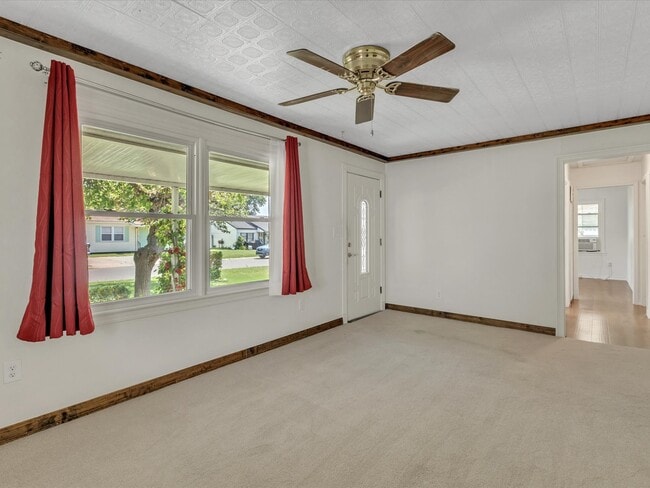 Building Photo - 815 Sandra Dr