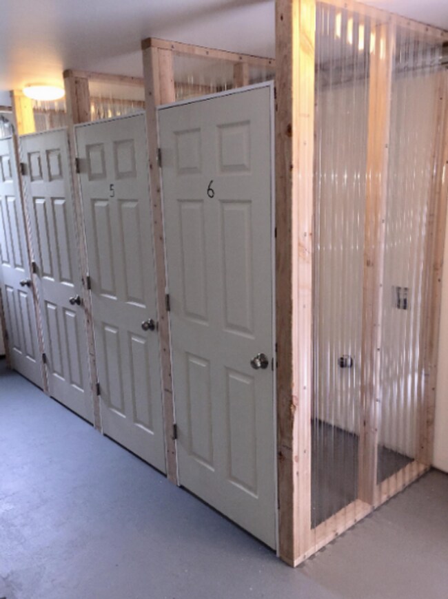 Building Photo - Second Floor 2bed/1bath Apartment in Green...
