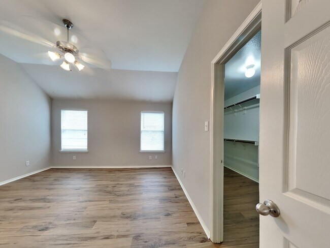 Building Photo - FANTASTIC HOME IN FORNEY!