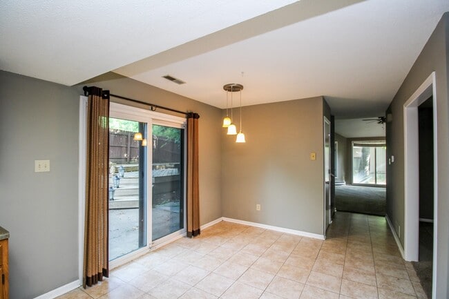 Building Photo - Beautiful Single Family Home located in South Columbia
