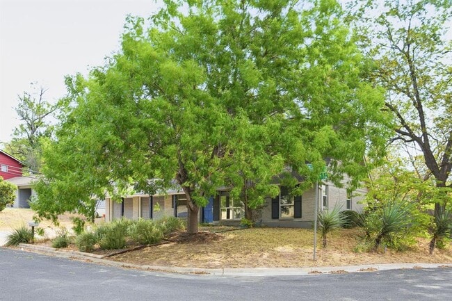 Building Photo - 6901 Bryn Mawr Dr