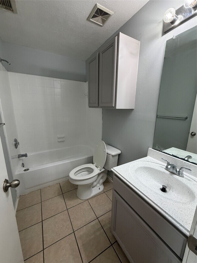 Building Photo - 7427 Briargate Dr