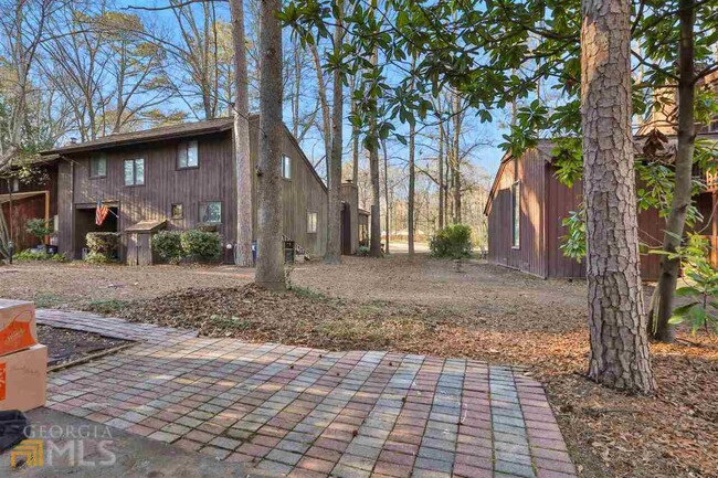 Building Photo - 13 Northlake Dr