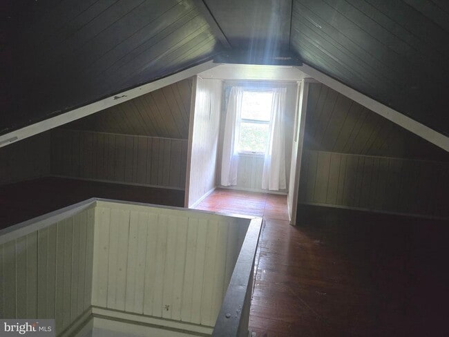 Building Photo - 109 E Clearview Dr