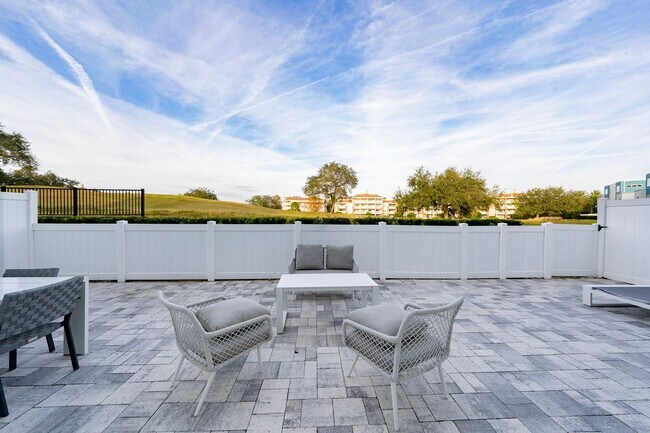 Building Photo - 7740 Sandy Ridge Dr