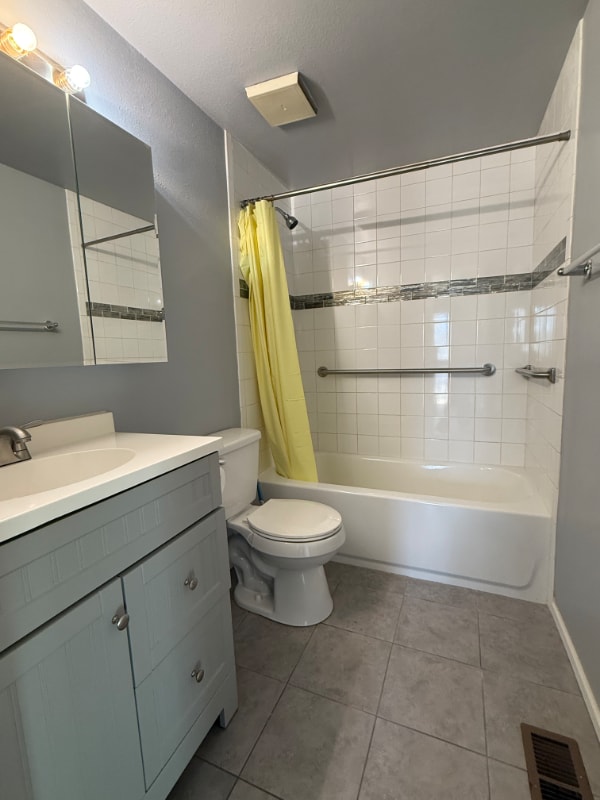 Building Photo - 15135 E Wesley Ave