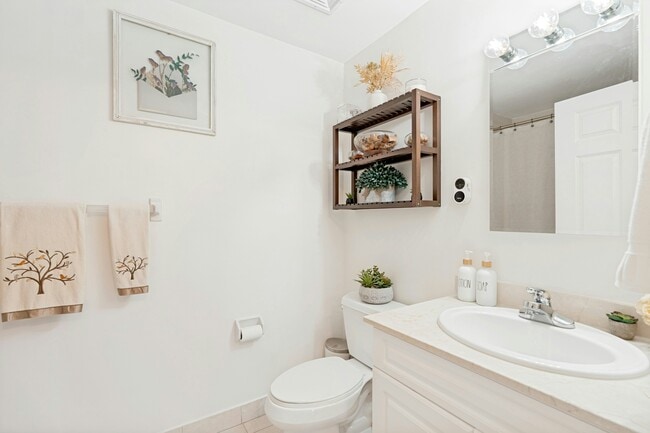 Building Photo - 100 Old Palisade Rd