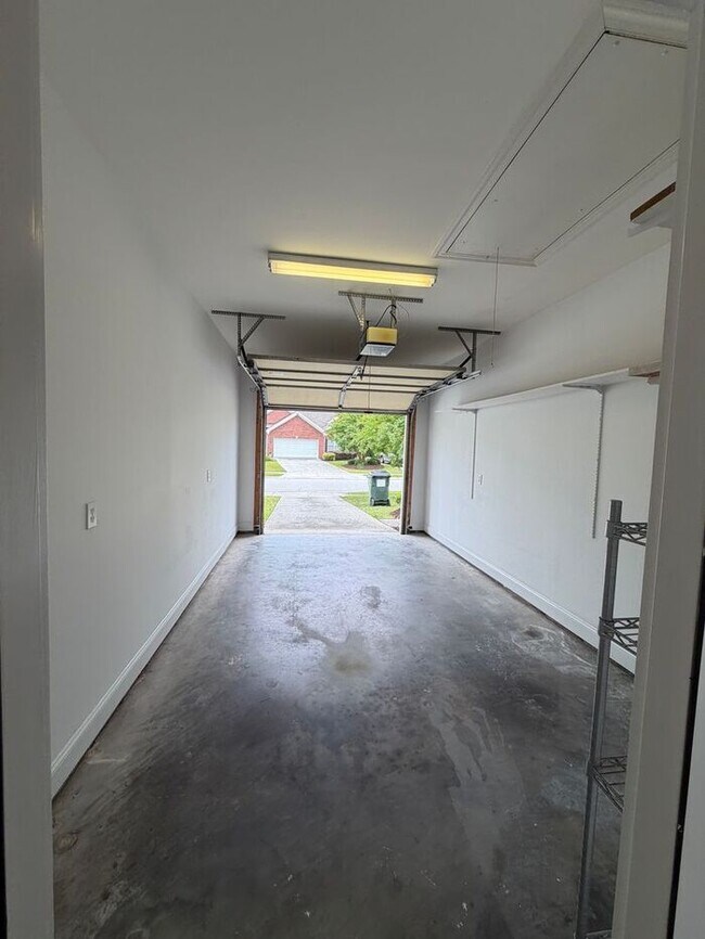 Building Photo - Marsh Oaks Marymount patio home with a one car garage Porter’s neck location