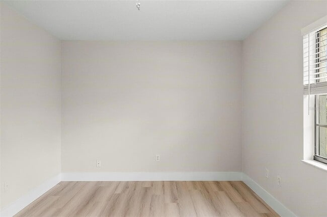 Building Photo - 123 Rae Dr