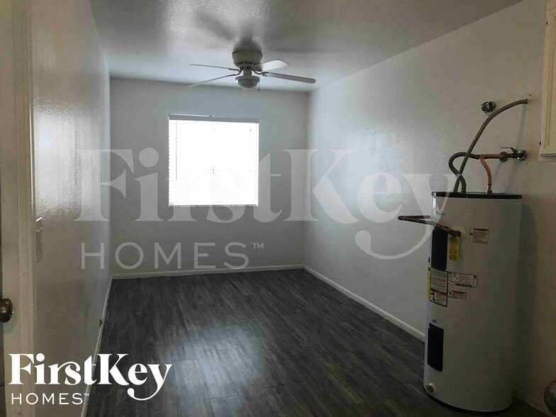 Building Photo - 1444 N Ananea