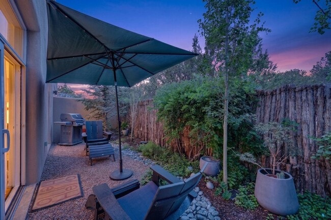 Building Photo - 753 Viento Cir