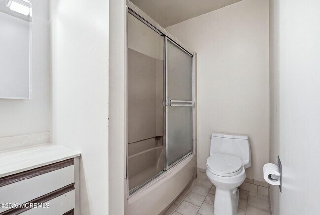Building Photo - 470 Monmouth Pl
