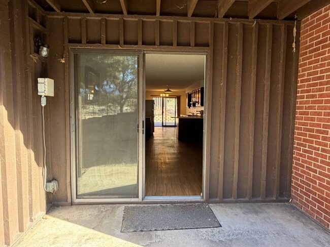 Building Photo - 2932 Holly Ave