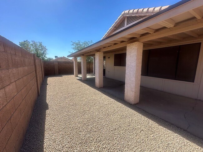 Building Photo - Charming 3 bedroom, 2 bath single story home with 2 car garage in Chandler