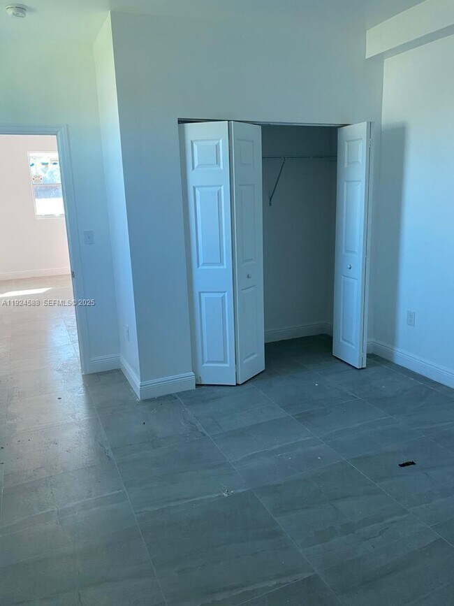 Building Photo - 4023 SW 19th St