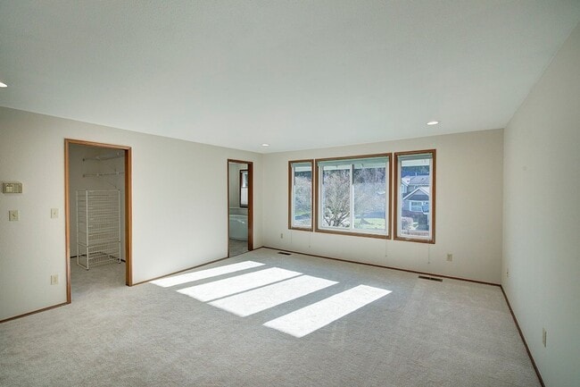 Building Photo - 4Bd/2.5Ba Renton House