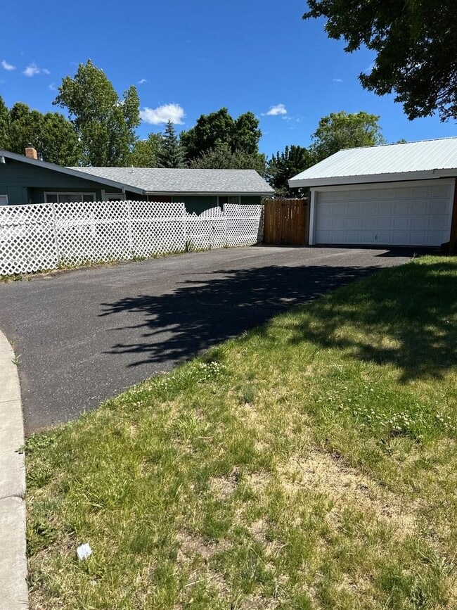 Building Photo - 4321 Myrtlewood Dr