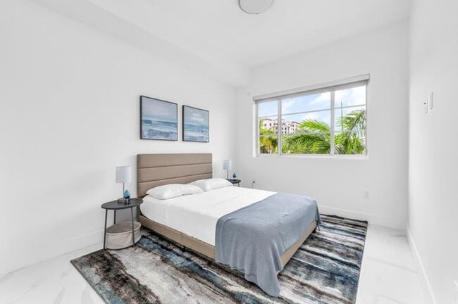 Building Photo - 155 E Boca Raton Rd