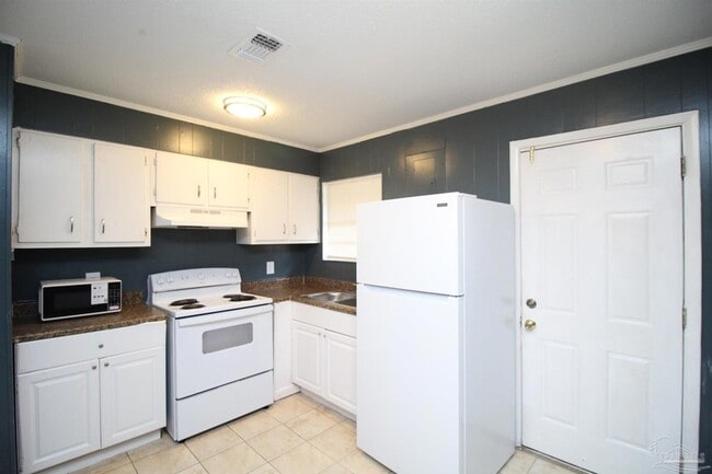 Building Photo - 6618 Applegate St