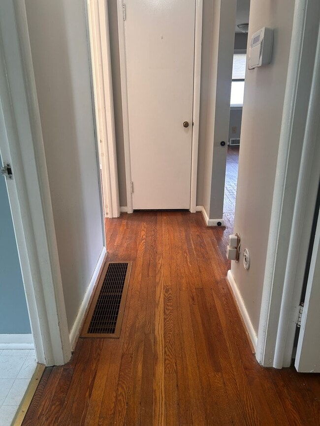 Building Photo - Beautiful 2 bed, 1 bath rancher!
