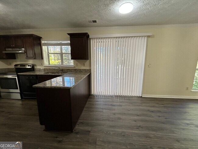 Building Photo - 4800 Streamside Dr