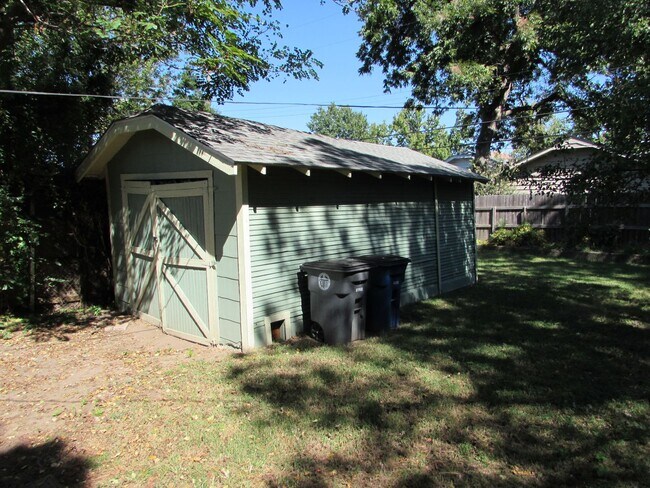 Building Photo - Charming home and It's close to TU, Cherry Street and downtown.