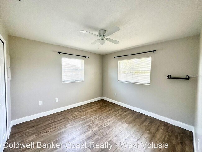Building Photo - 2 br, 1.5 bath House - 2215 Poinsettia Dr