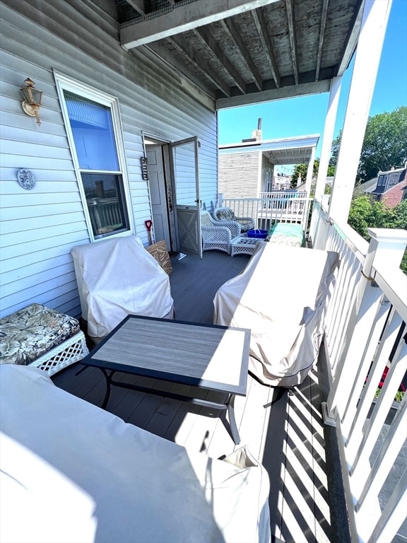 Building Photo - 667 E 8th St