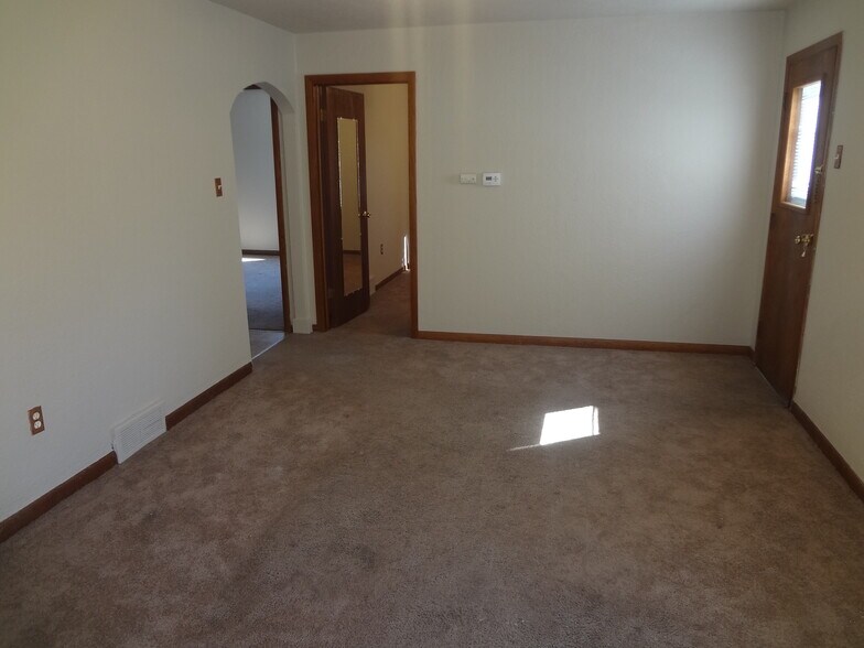 Building Photo - 34130 Davies Dr