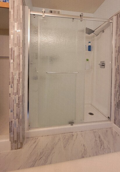 Twin shower in Master - 1600 Pinebrook Blvd
