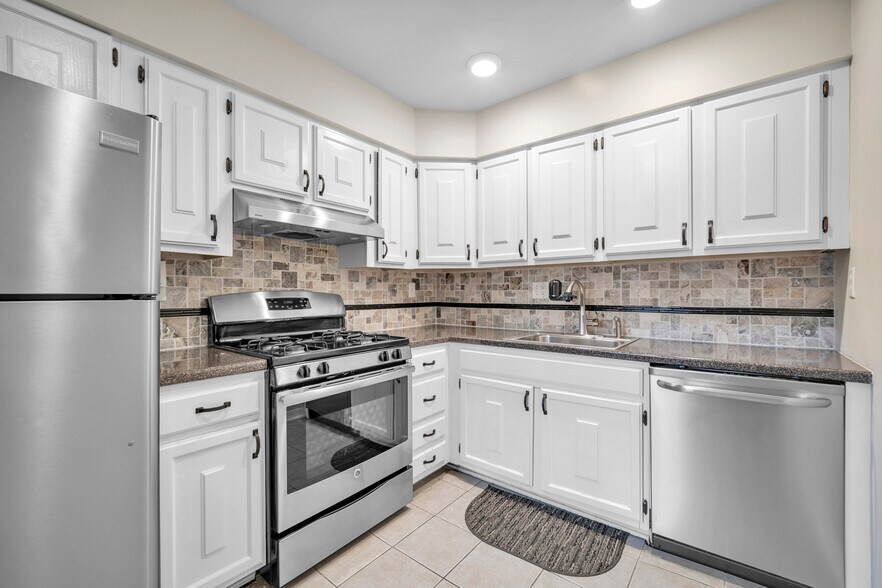 Building Photo - 3271 Red Lion Rd