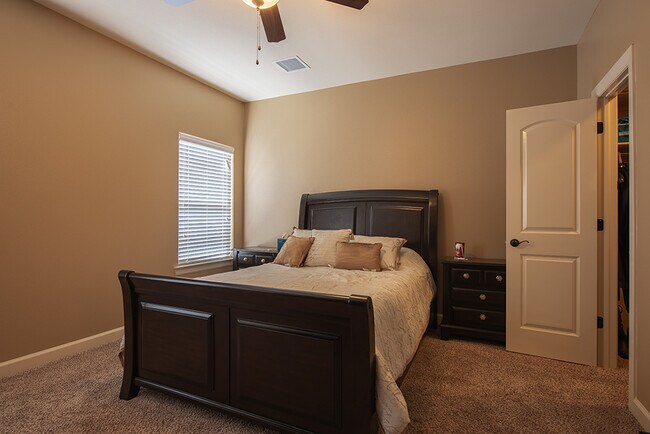 Building Photo - STYLISH EASTSIDE HOME