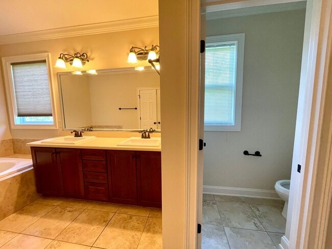 Building Photo - Large 5-bedroom house in Lake Hogan Farm near Chapel Hill schools!