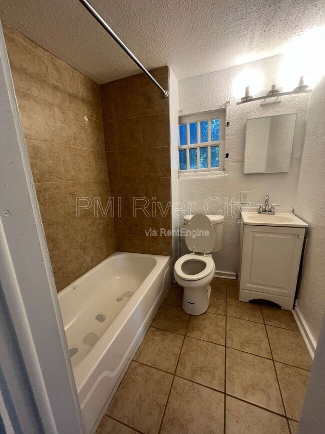 Building Photo - 2581 Orion St