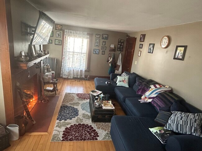 Building Photo - 133 Brook St