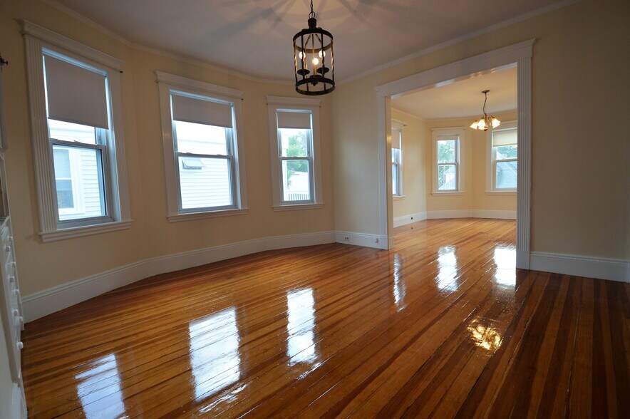 Building Photo - 39 Montfern Ave